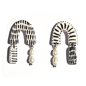 Black and White Pearl Shapes