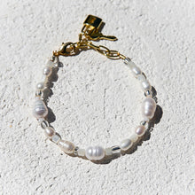 Simple Pearl Bracelet