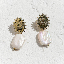 Star-lens Pearl Drops