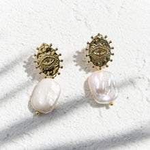 Star-lens Pearl Drops