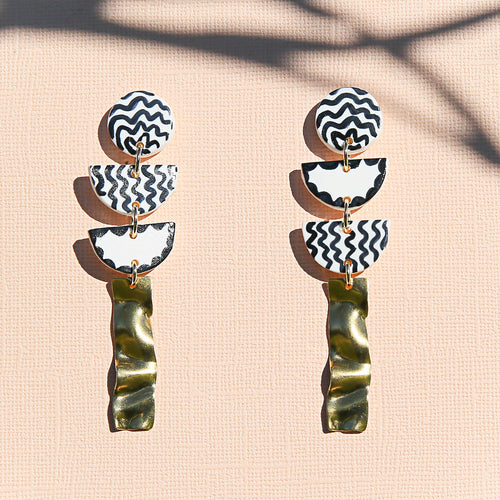 Black and White Zigzag Statements